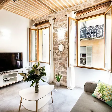 Charming Apartment *